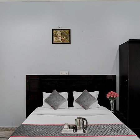 Hotel Collection O Samira Residency Near Botanic Garden Of Indian Republic à Noida Extérieur photo