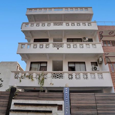 Hotel Collection O Samira Residency Near Botanic Garden Of Indian Republic à Noida Extérieur photo