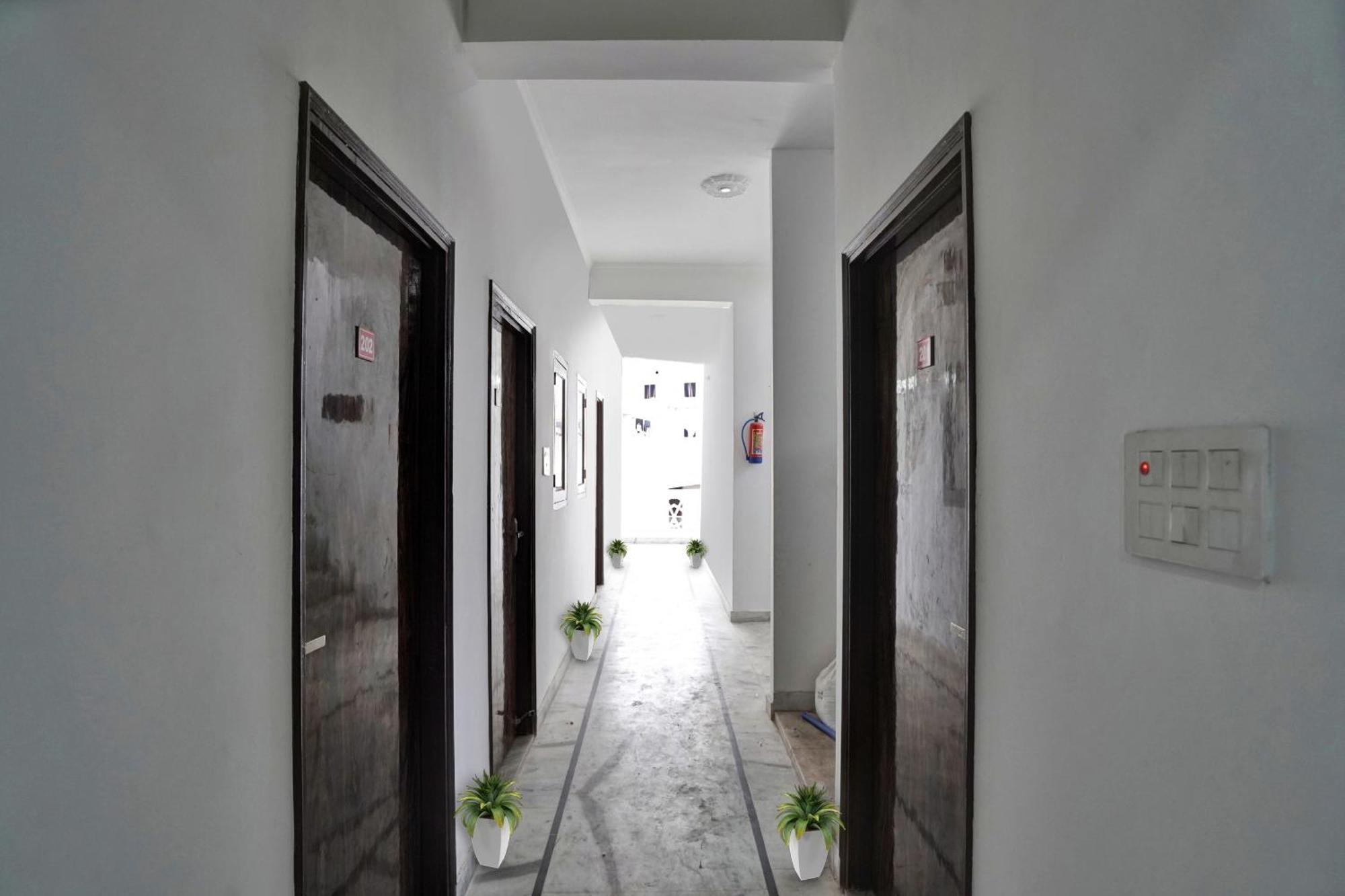Hotel Collection O Samira Residency Near Botanic Garden Of Indian Republic à Noida Extérieur photo