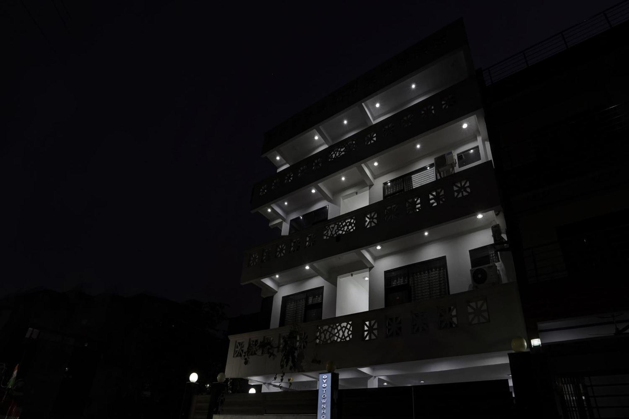 Hotel Collection O Samira Residency Near Botanic Garden Of Indian Republic à Noida Extérieur photo