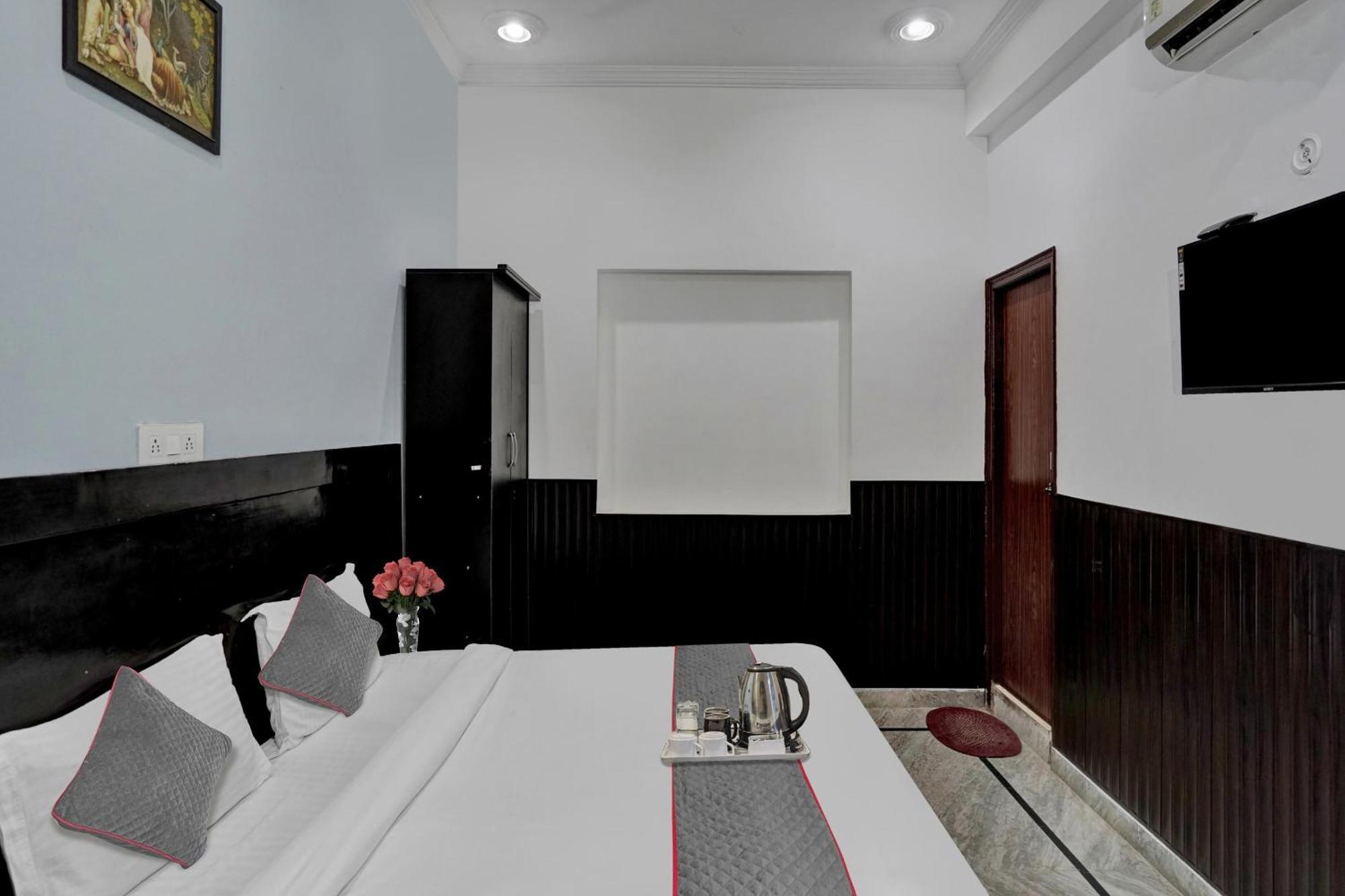 Hotel Collection O Samira Residency Near Botanic Garden Of Indian Republic à Noida Extérieur photo
